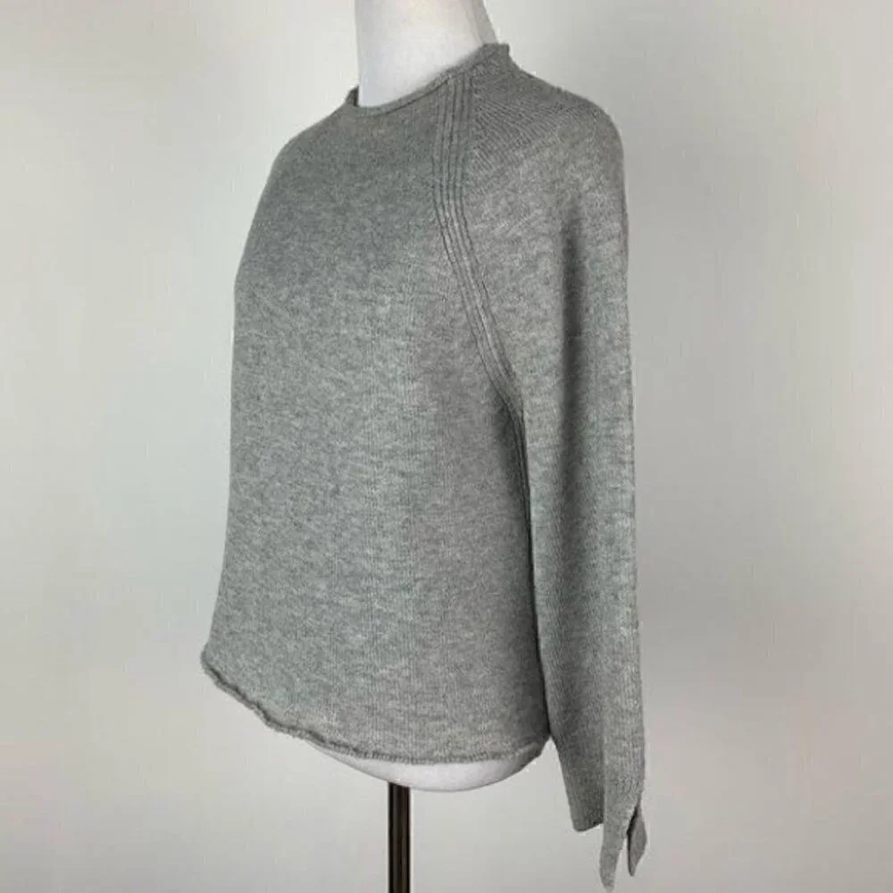 Ann Taylor loft sweater sz SP Gray raw wool blend